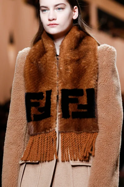 Look 76
